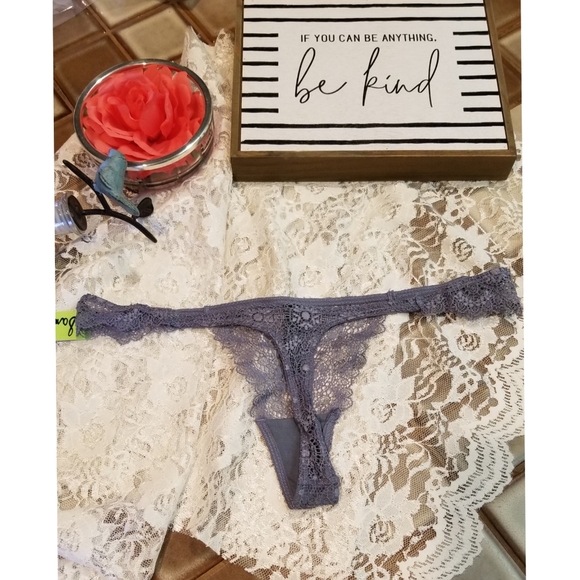 🆕️NWT Sam Edelman Flutter Lace Thong Panty - Picture 9 of 11
